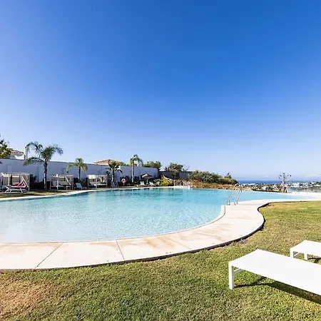 Luxury Family Penthouse, 7 Pools, Golf & Seaview