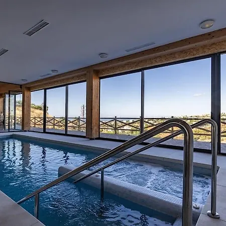 Luxury Family Penthouse, 7 Pools, Golf & Seaview דירה *