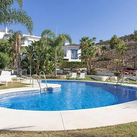 Luxury Family Penthouse, 7 Pools, Golf & Seaview דירה Benahavís